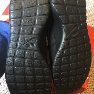 Nike Youth size 6 Roshe One all black